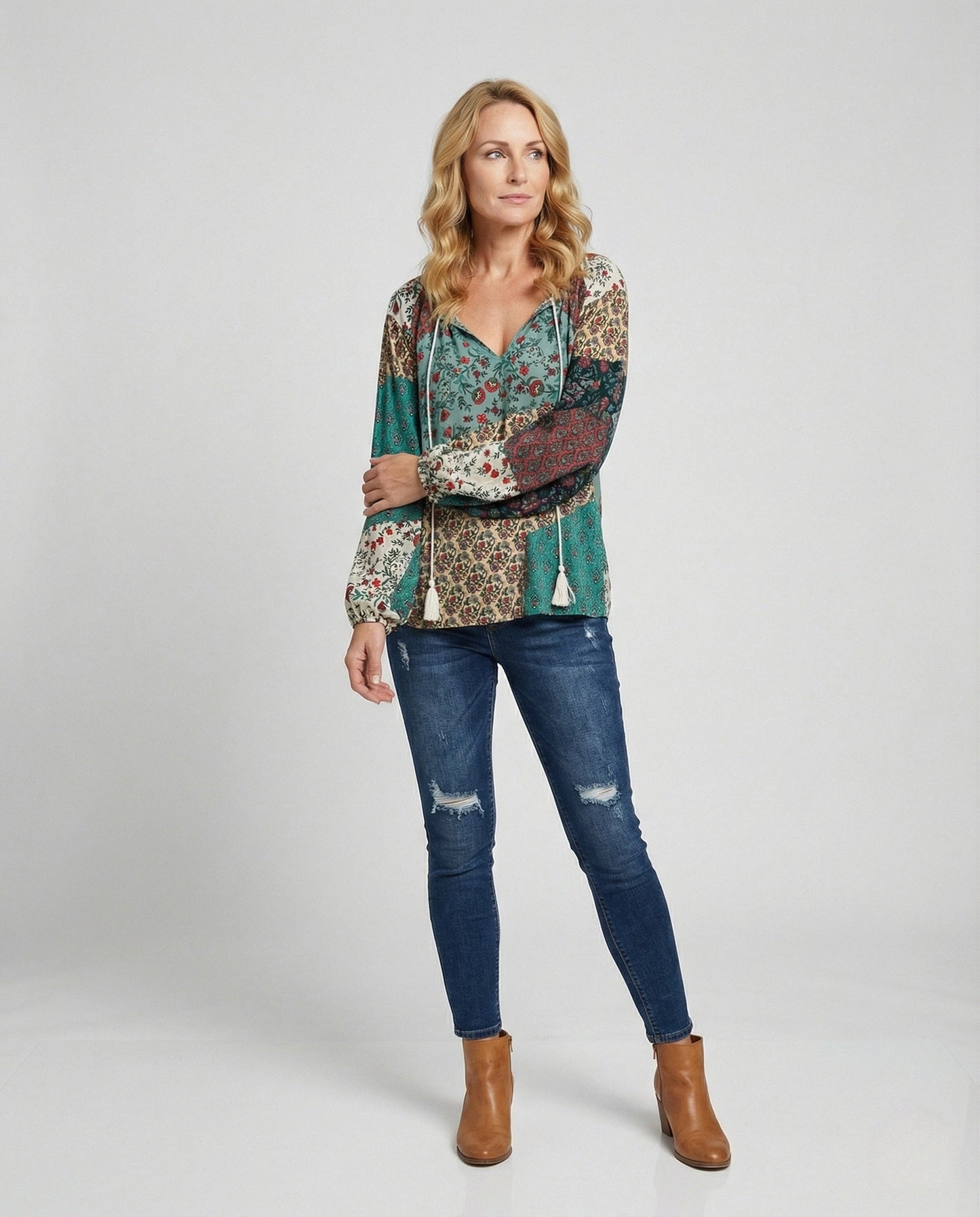 Blusa Floral de Patchwork Sin Esfuerzo para Mujeres con Cuello en V, Manga Larga y Laço de Borlas Estilo Bohemio