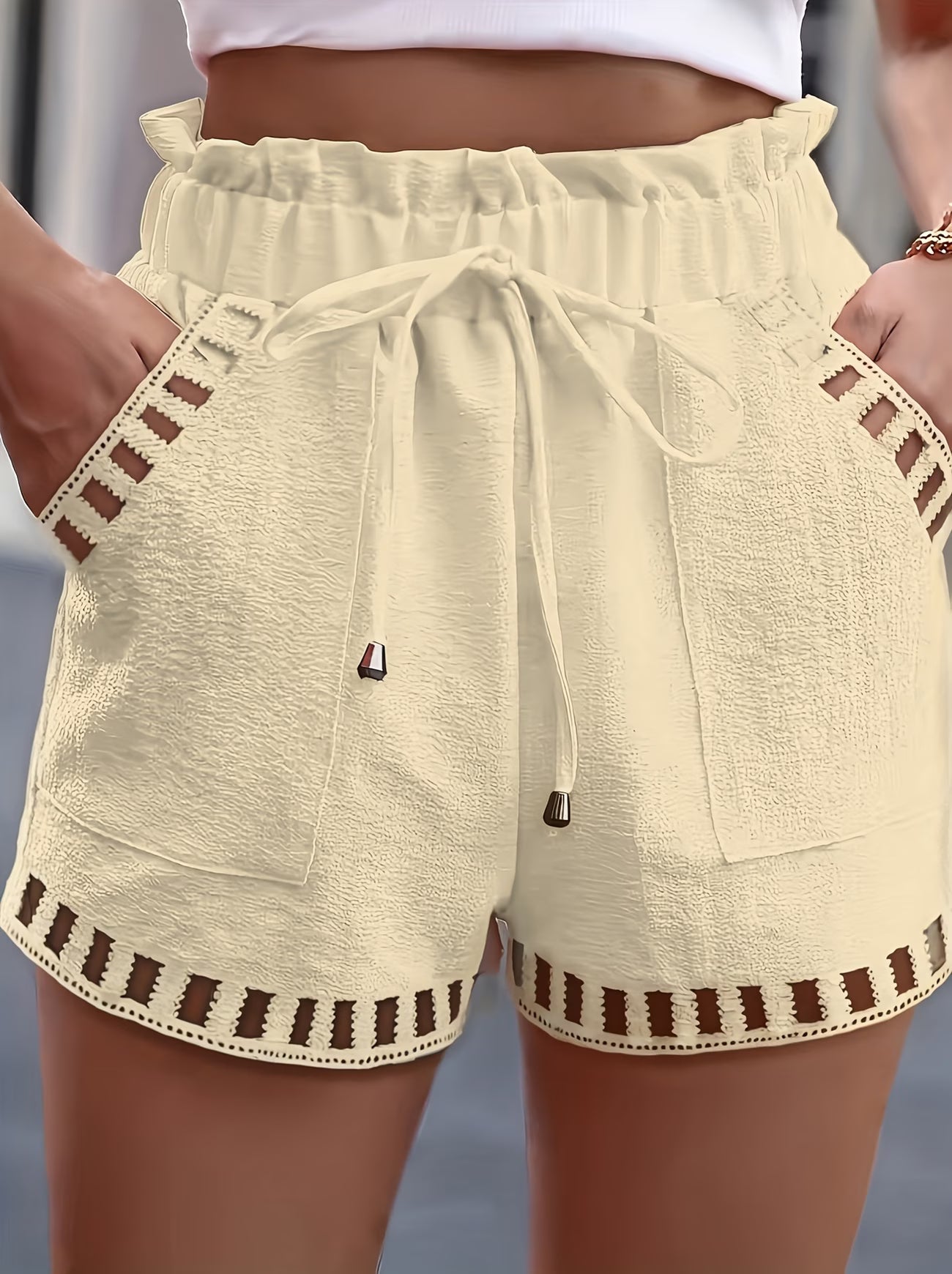 Pantalones Cortos Texturizados Sin Esfuerzo para Mujeres con Cintura Paperbag, Cintura Ajustable y Detalles Cortados, Estilo Casual