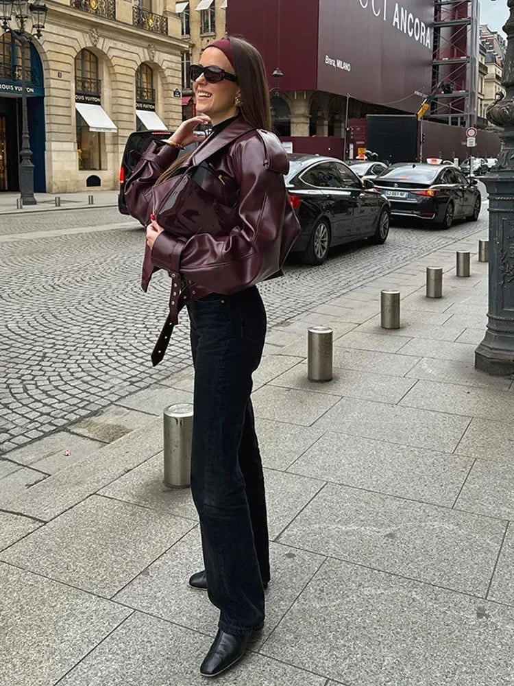 Elegante Chaqueta de Cuero Burdeos para Mujeres con Cuello de Muesca, Manga Larga, Cinturón, Estilo Corto y Casual