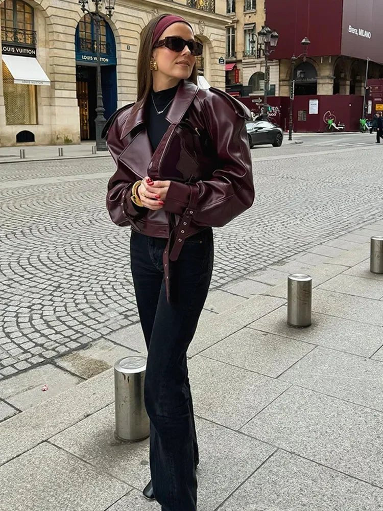 Elegante Chaqueta de Cuero Burdeos para Mujeres con Cuello de Muesca, Manga Larga, Cinturón, Estilo Corto y Casual