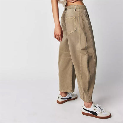Jeans de Mom Relajados y Sin Esfuerzo para Mujeres en Estilo de Denim con Pierna Barrel Recortada