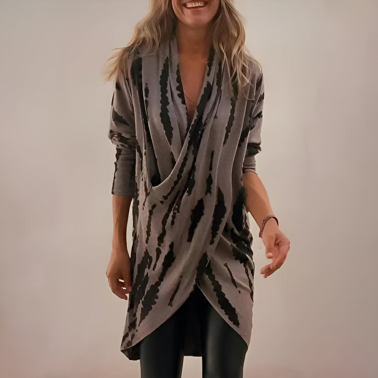Cardigan Envolvente de Tie Dye Gris Sin Esfuerzo para Mujeres con Cuello en V Profundo y Manga Larga Estilo Bohemio Asimétrico